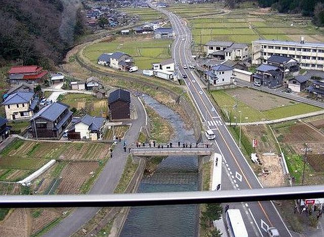 Tilt shift pictures and how it looks in reality (6 pics)
