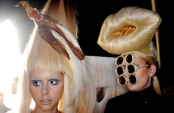 Charlie le Mindu's hairy creations at London fashion week (14 pics) Charlie le Mindu's hairy creations at London fashion week (14 pics)