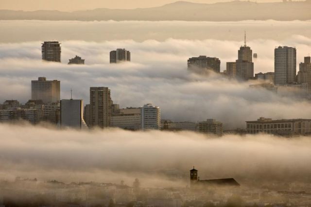 Beautiful pictures of San Francisco covered with fog (10 pics + 1 video) Beautiful pictures of San Francisco covered with fog (10 pics + 1 video)