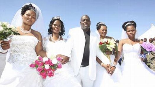 Groom says ‘I do’ four times at once (9 pics) Groom says ‘I do’ four times at once (9 pics)