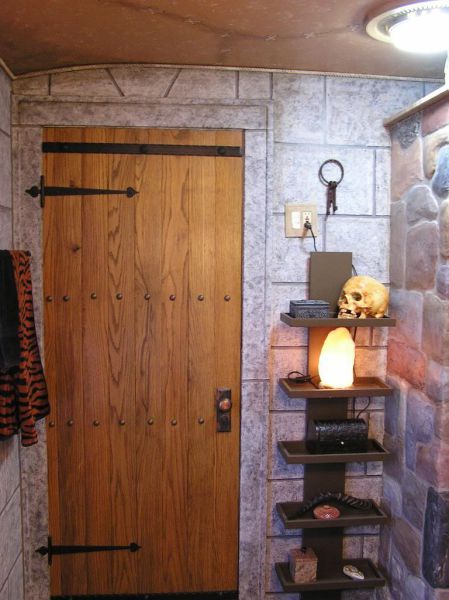 WoW Players Remodel Their Bathroom with a Horde Theme