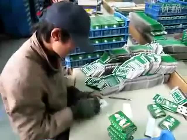 These Card Packers in China Could Start a New Sport  (VIDEO)